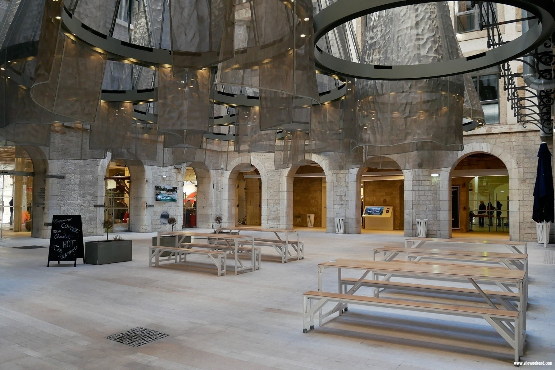 Une des cours des Docks Villages