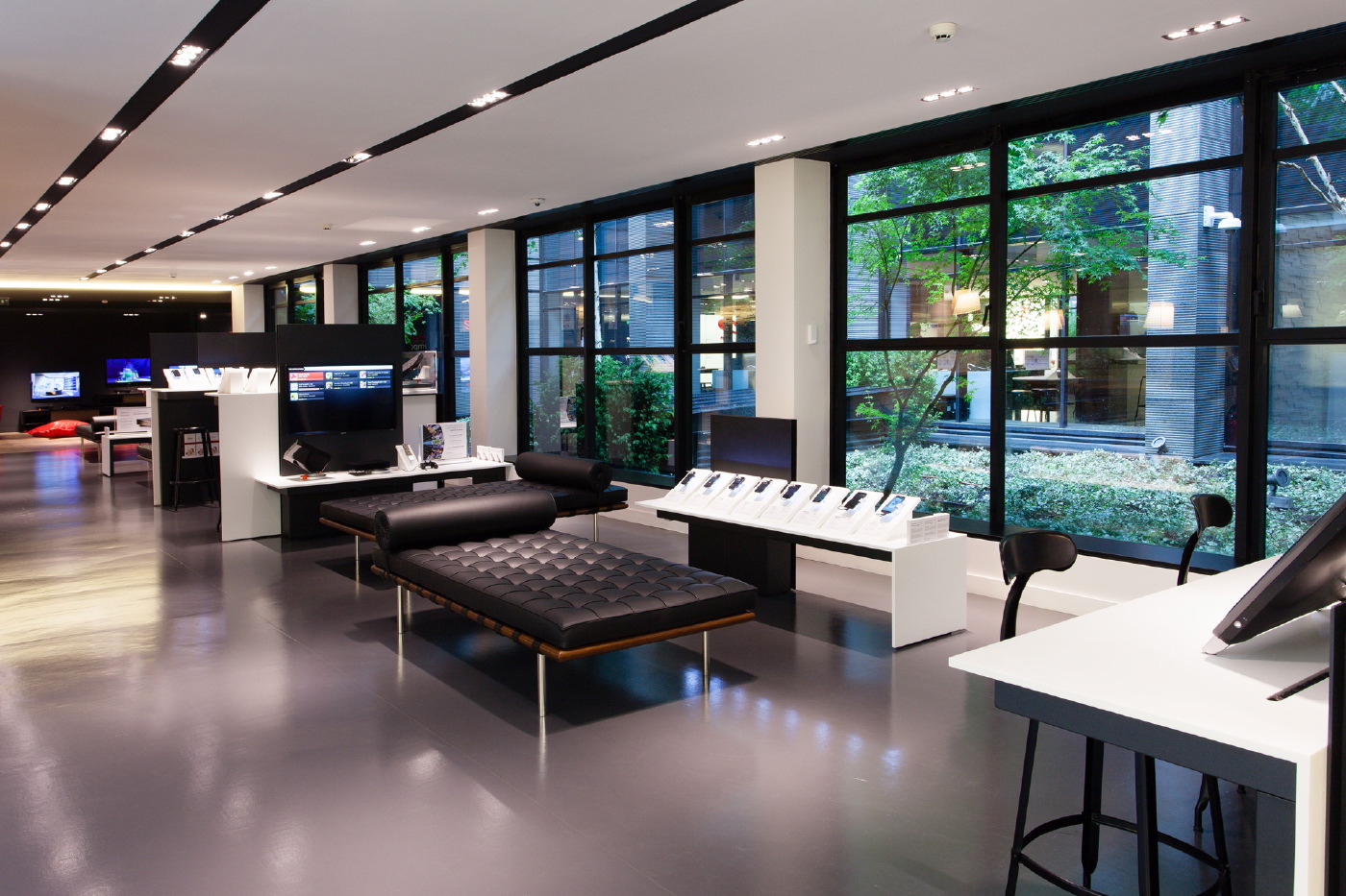 Restaurant Carré Rouge vs Free-center