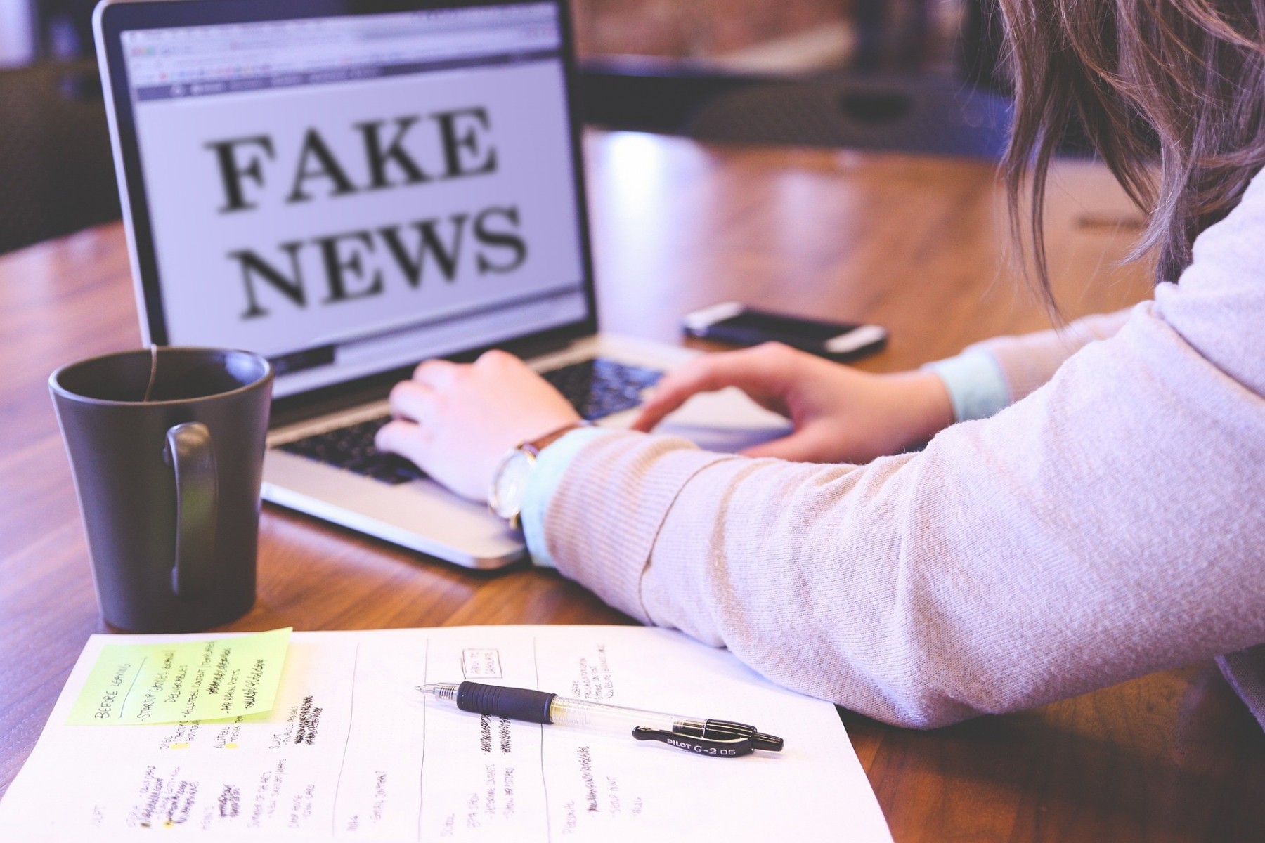  Devenez fact checker et apprenez à débusquer les fakes news !